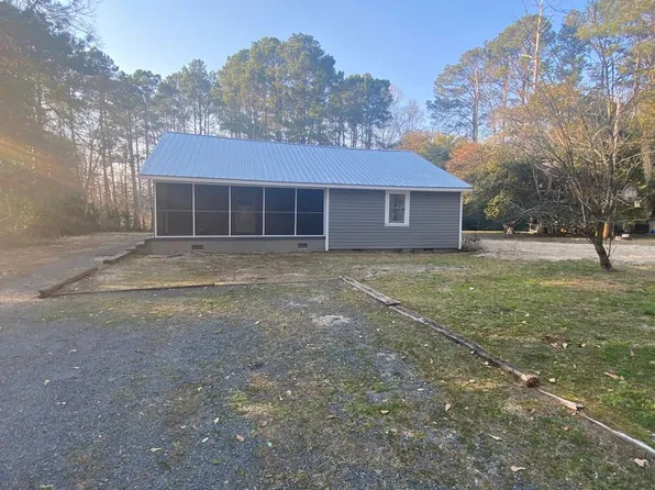 7600 Pond Dr, Laurinburg, NC 28352