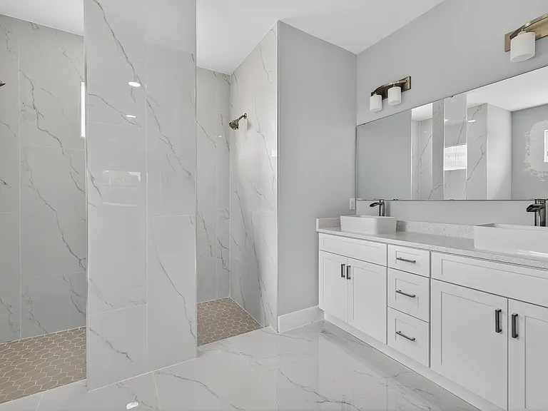417 Paddock St — Photo 5