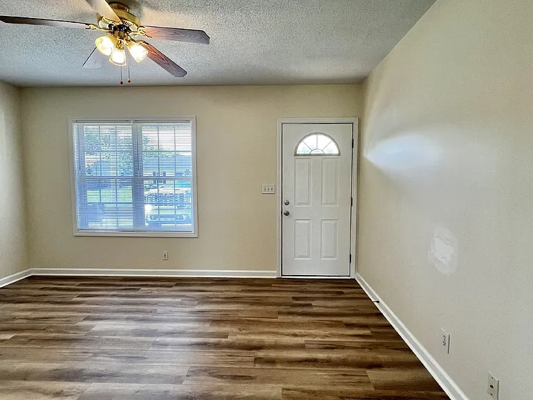 1118 Keith Ave — Photo 5