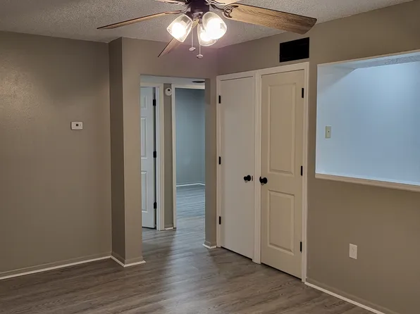 906 E D St #10, Hillsboro, KS 67063