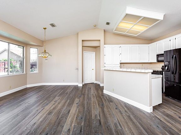 4th image of 1519 Lathwell Way
