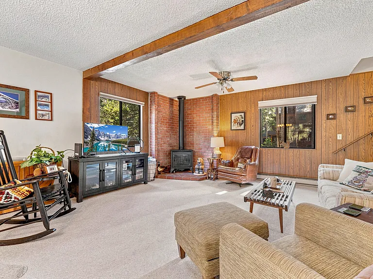 15641 Conifer Dr — Photo 2