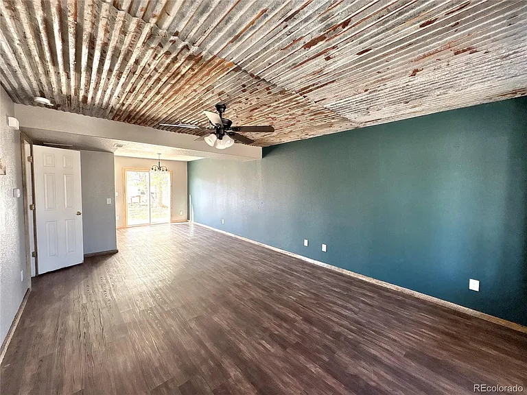 2234 Meadowlark Ln — Photo 2