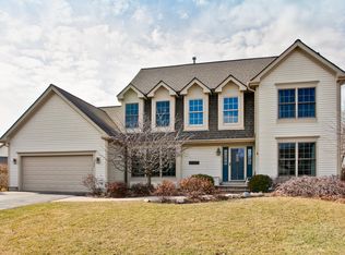 192 S Old Creek Rd, Vernon Hills, IL 60061
