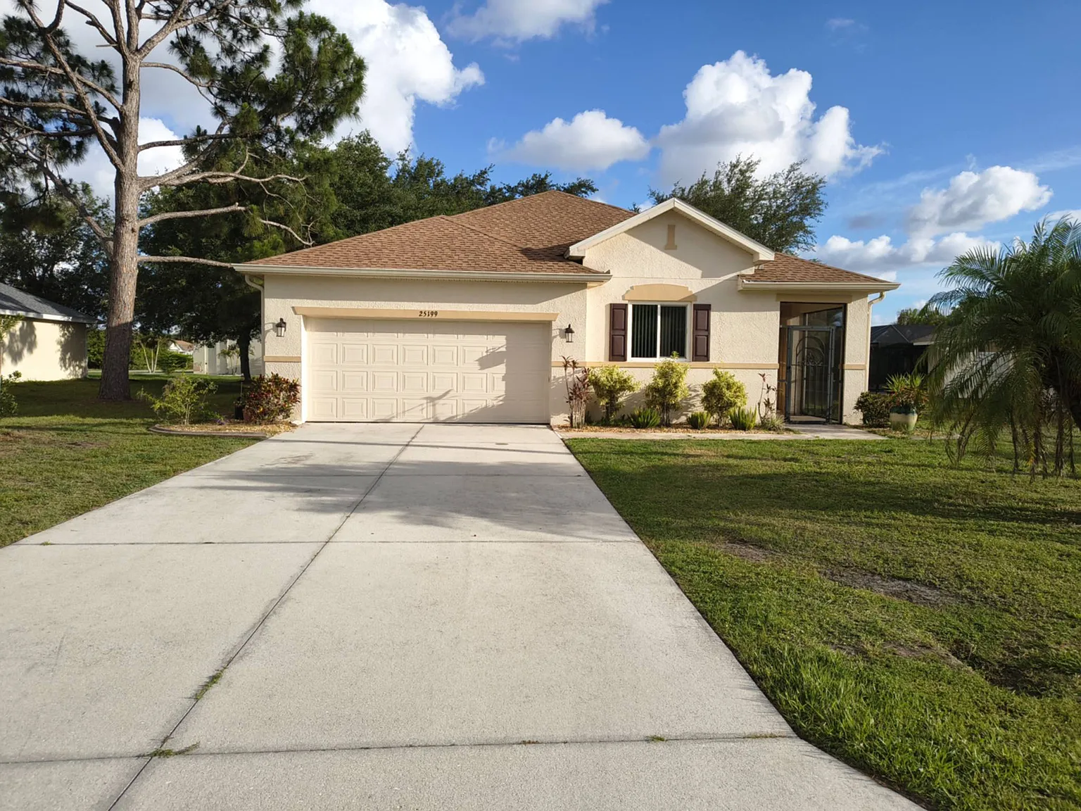 3 bed, 1977 sqft, $2,200 — Photo 1
