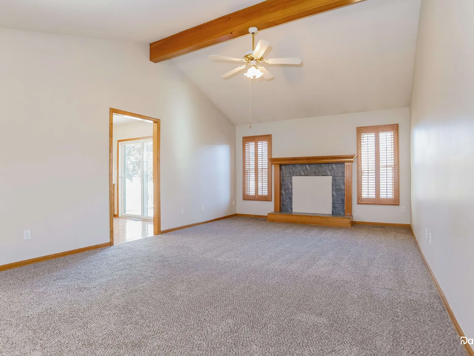 3 bed, 3.0 bath, 1992 sqft, $2,580 — Photo 4