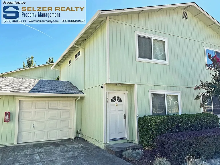 204 Main Cir — Photo 1