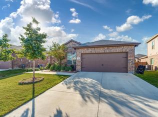 476 Spring Dr, Saginaw, TX 76131