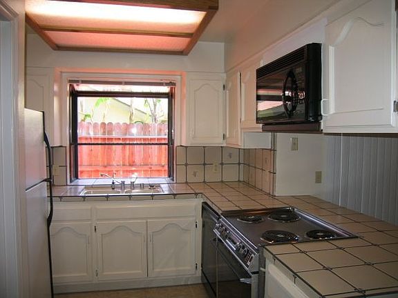 5th image of 215 E Cole Ave
