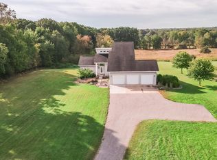 3200 S Mayer Meadows Dr, Owosso, MI 48867