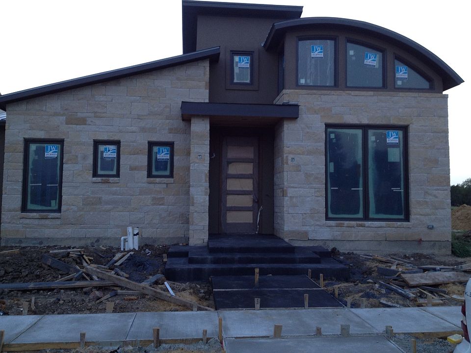 1st image of 319 Oxford Pl