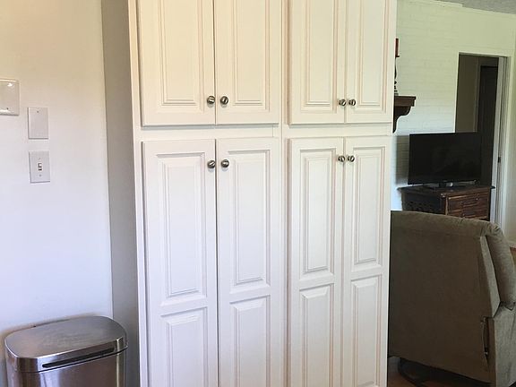 4th image of 1870 Lindale Dr