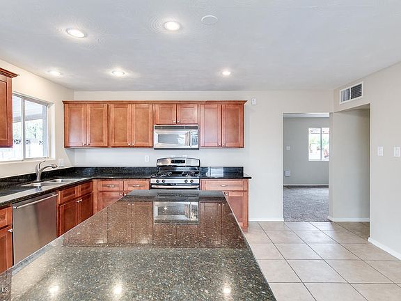 5th image of 1433 E El Camino Dr