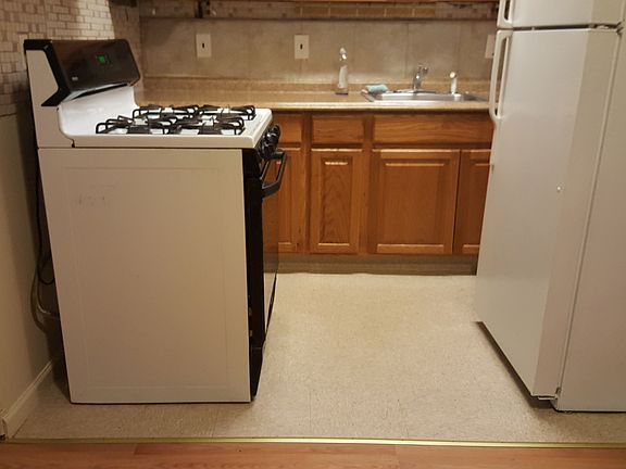 2nd image of 468 Castle Hill Ave #2