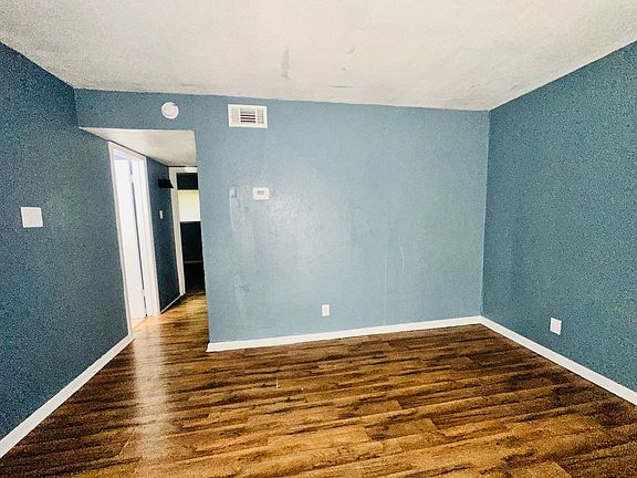 5th image of 407 W Ave E #1