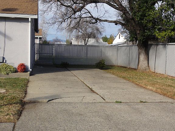 2nd image of 3056 Sacramento St