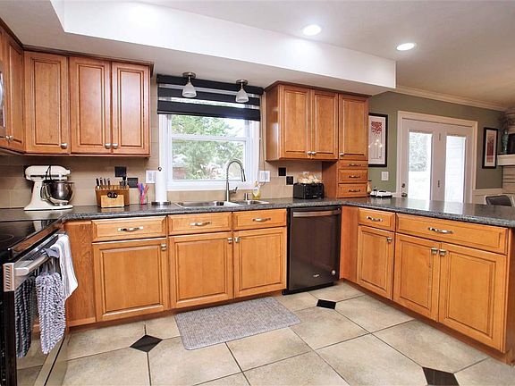 4th image of 3509 Williams Dr