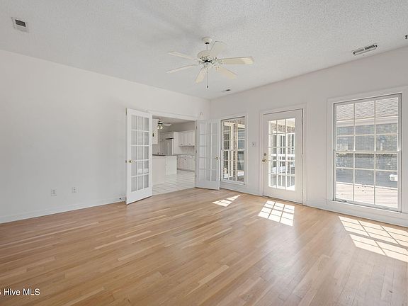 4th image of 6002 Club House Drive