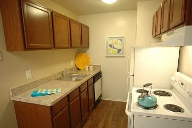 Village Oaks Apartments — Photo 4