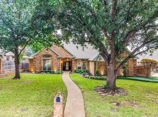5209 Vicksburg Dr, Arlington, TX 76017