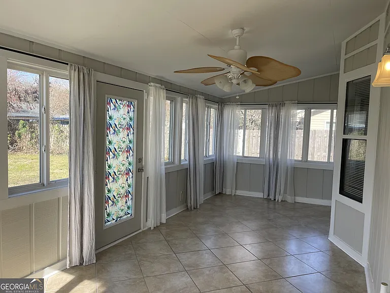403 Fairfield Ct — Photo 15