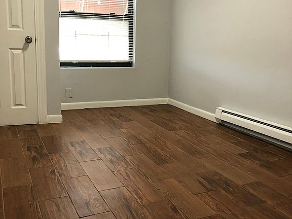 3rd image of 1095 Longwood Ave #2