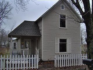 2nd image of 135 Cook St
