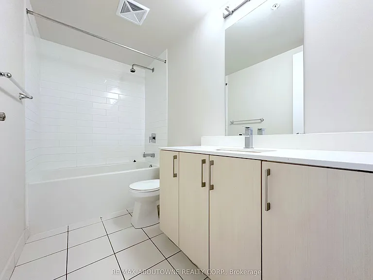 763 Woodbine Ave #406 — Photo 7