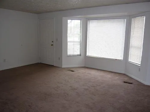 3 bed, 1.5 bath, 1482 sqft, $1,995 — Photo 4