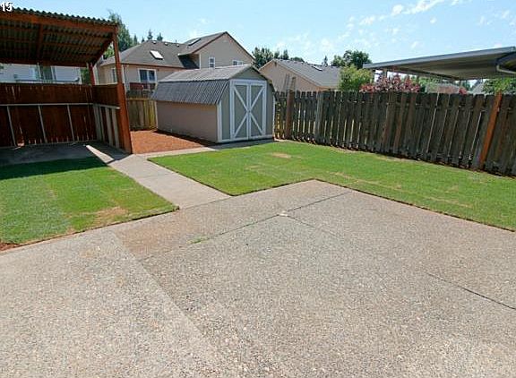 4th image of 1809 NE 151st Cir
