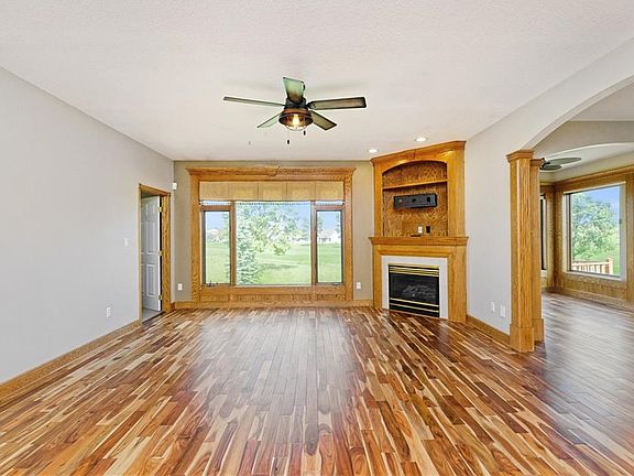 4th image of 212 NE Eaglewood Dr