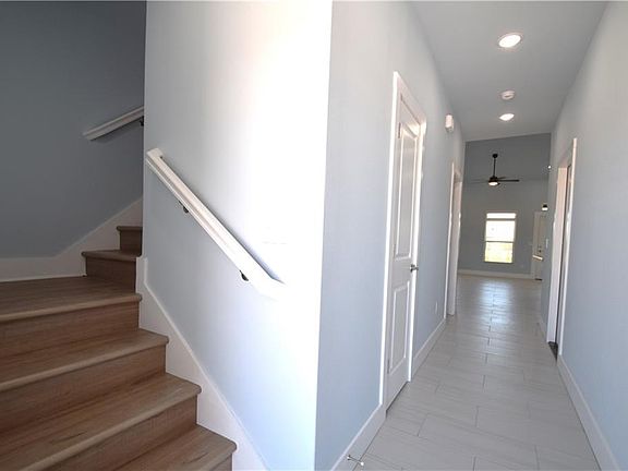 2nd image of 1860 Garnet Ave