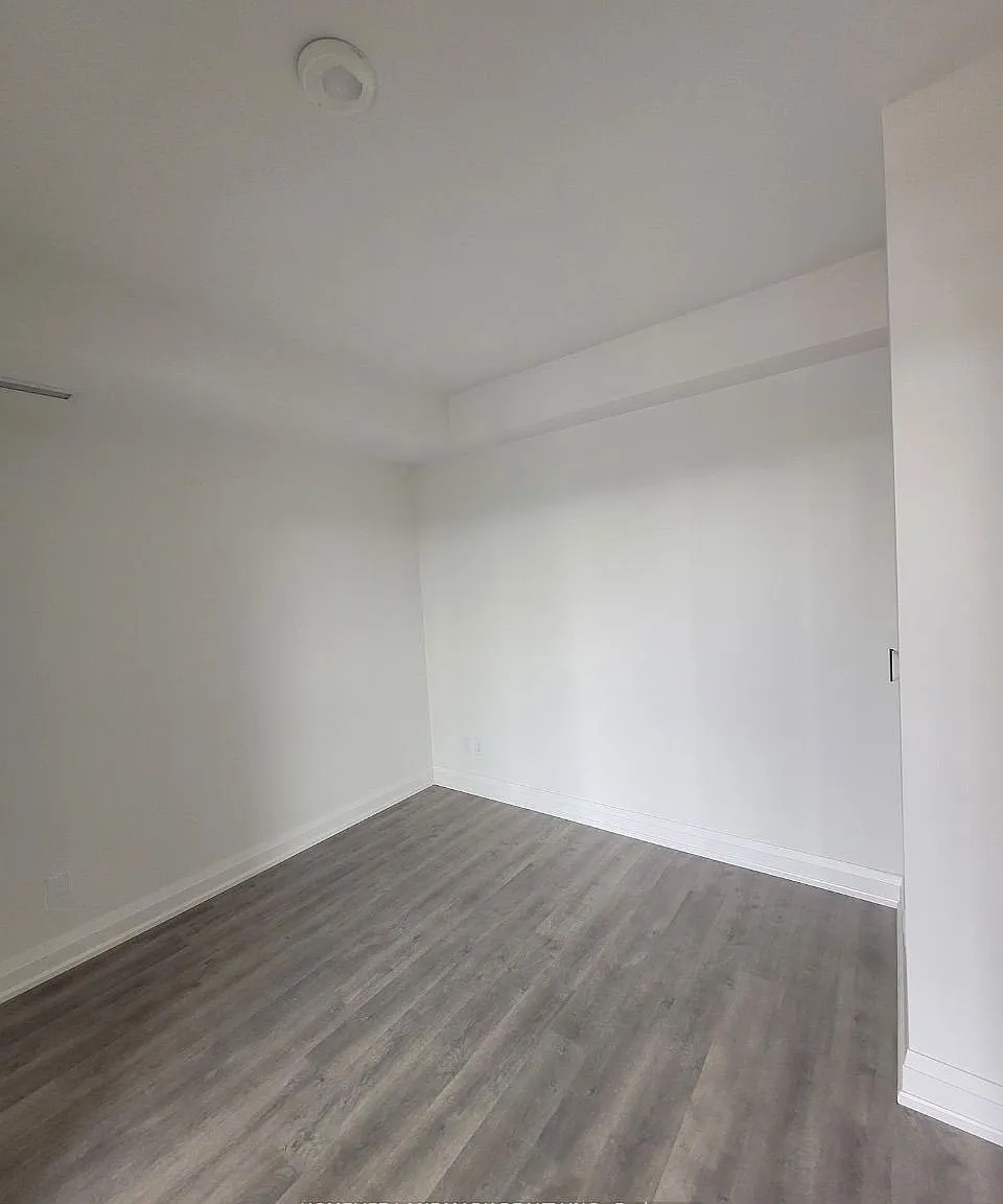 2369 Danforth Ave — Photo 4
