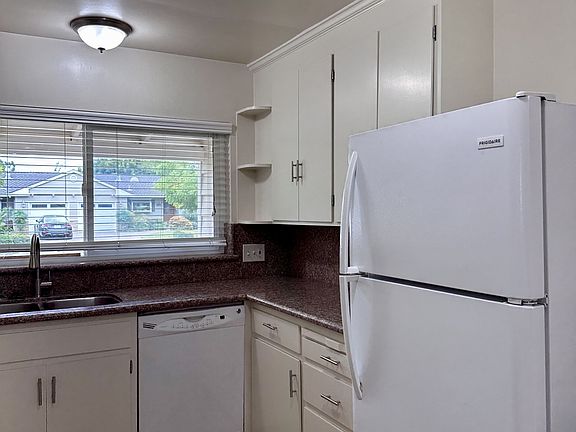 5th image of 1111 Doralee Way