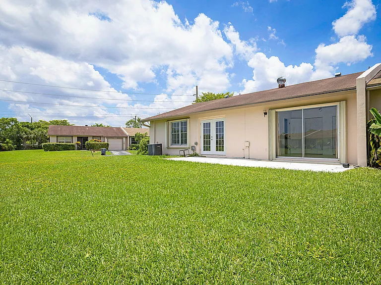 5241 Breadfruit Cir — Photo 46