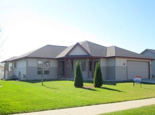 113 Meadow Ridge Ln, Madison, WI 53704