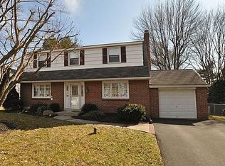 323 Hampton Dr, Feasterville, PA 19053