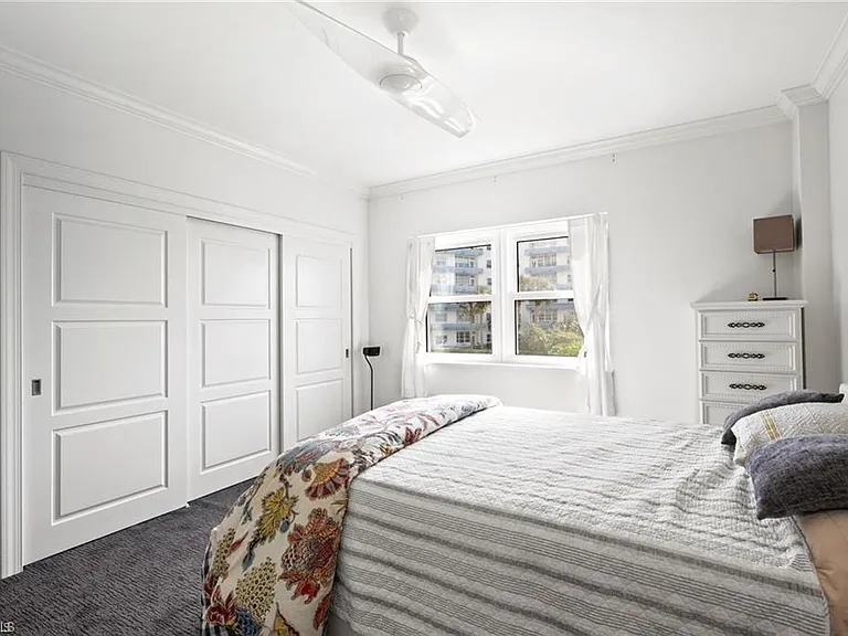 240 Seaview Ct #211 — Photo 12