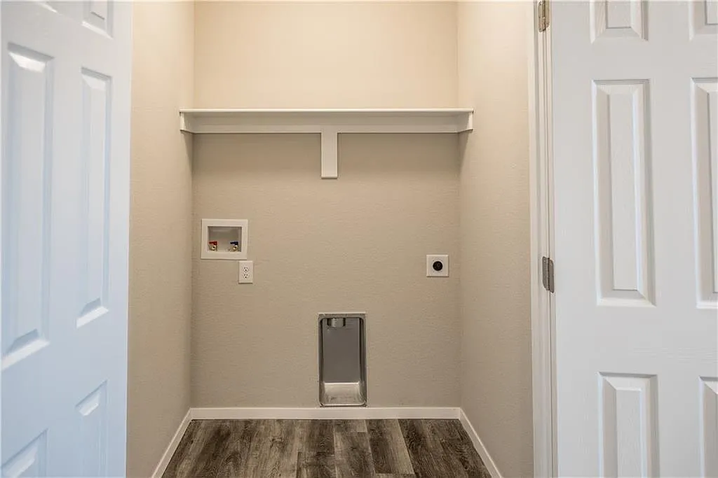 425 Mayflower Avenue - 1 — Photo 4
