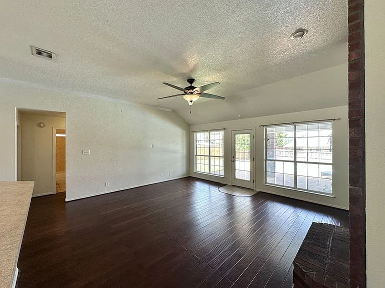 2012 Stonehenge Dr — Photo 8