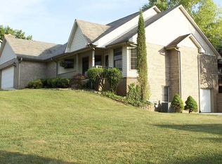 927 Sugarwood Dr, Maryville, TN 37803