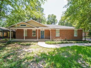 327 Chateau Woods Parkway Dr, Conroe, TX 77385