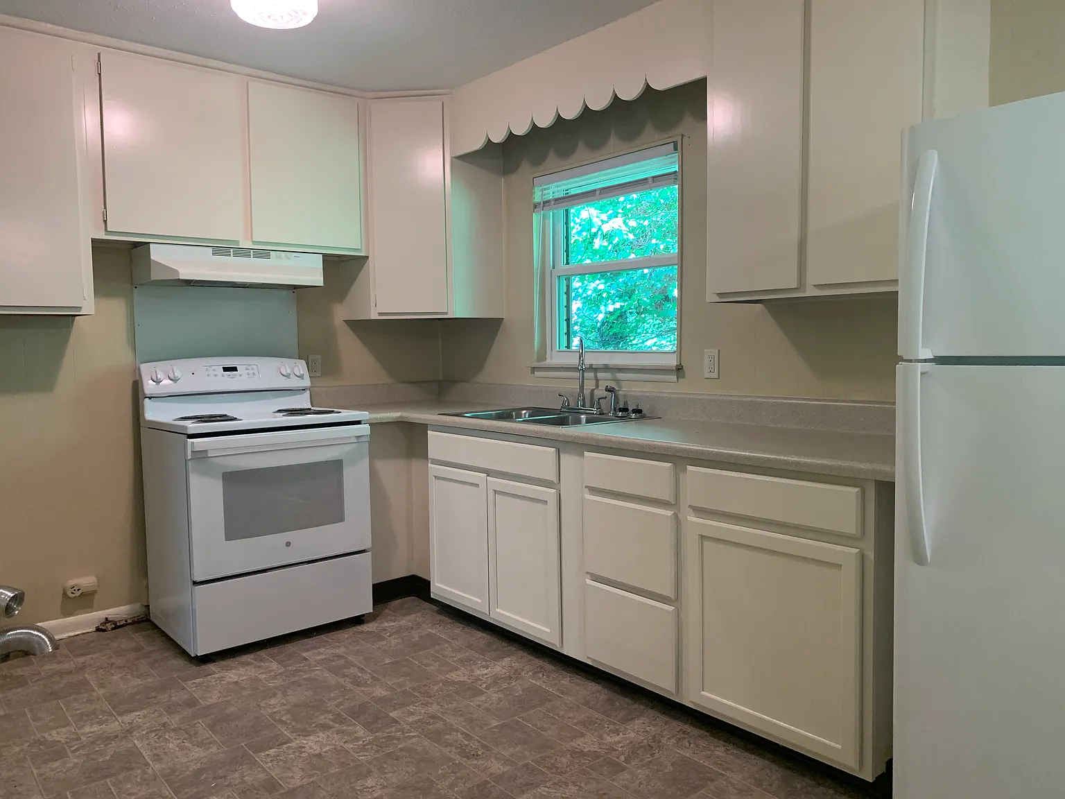 3 bed, 1.5 bath, $1,700 — Photo 4