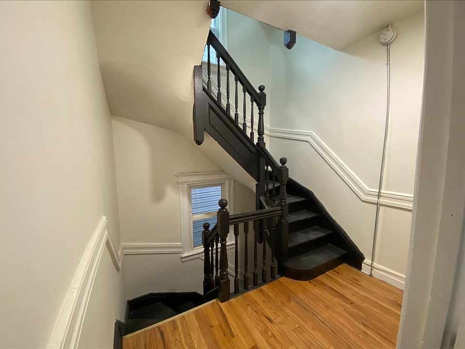 1st image of 101 Hedden Ter APT 2