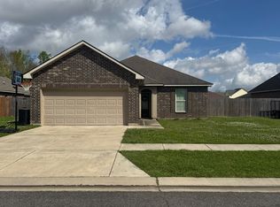 1702 W Cocodrie Dr, Gonzales, LA 70737