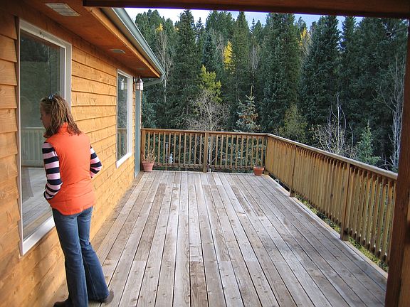Huge front deck