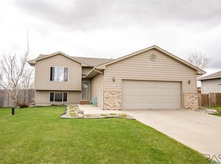 5917 S Dublin Ave, Sioux Falls, SD 57106