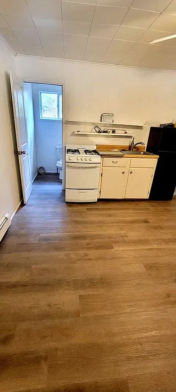 747 Mercer Rd — Photo 2