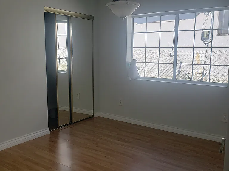 10512 Plainview Ave — Photo 18