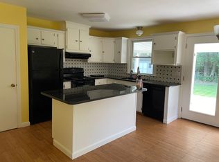 15 Ridgeway Dr, Warren, RI 02885